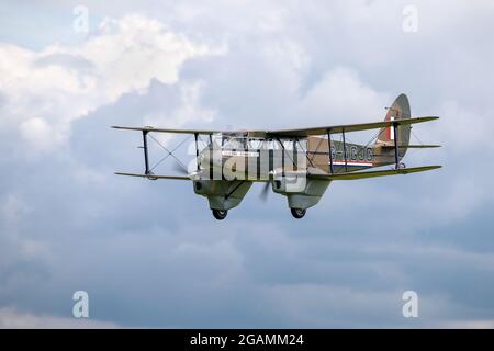 1941 de Havilland DH-89A Dominie/Dragon Rapide ‘G-AGJG’ aéroporté au Shuttleworth Flying Festival of Britain Airshow le 6 juin 2021 Banque D'Images