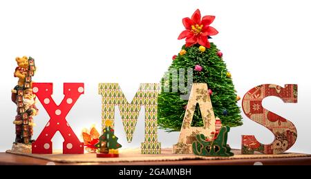 Scène de la maison avec le signe DE NOËL et les décorations de Noël Banque D'Images