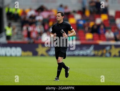 Brentford Community Stadium, Londres, Royaume-Uni. 31 juillet 2021. Football pré-saison amical, Brentford FC versus West Ham United; Referee Darren England crédit: Action plus Sports/Alamy Live News Banque D'Images