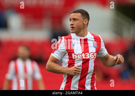 Stoke on Trent, Royaume-Uni. 31 juillet 2021. James Chester #5 de Stoke City à Stoke-on-Trent, Royaume-Uni, le 7/31/2021. (Photo de Conor Molloy/News Images/Sipa USA) crédit: SIPA USA/Alay Live News Banque D'Images