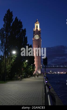 Montréal,Québec,Canada,le 28 juillet 2021.Tour de l'horloge dans le Vieux-Montréal au crépuscule.Mario Beauregard/Alamy News Banque D'Images