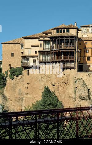 Casa Colgada ou maisons suspendues, maintenant le Musée de l'Art abstrait espagnol et le pont el Saint Pablo dans la rivière Huecar, Cuenca ville, la Mancha Espagne Banque D'Images