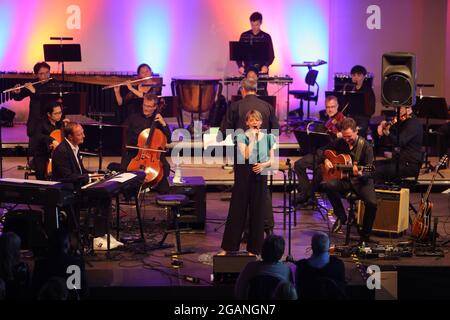 Wernigerode, Allemagne. 31 juillet 2021. Les musiciens de l'Orchestre de chambre philharmonique jouent avec le Trio Kristin Claas dans le Marstall. L'Orchestre de chambre philharmonique a ouvert le 26e Festival Lap avec le Trio Cristin Claas. Jusqu'en 28.08.2021, des concerts et des spectacles d'opéra auront lieu dans les conditions de Corona. Dans celui-ci, la pièce 'la Tragödie de Carmen' sera mise en scène. Le concert d'ouverture a eu lieu cette année dans une salle de concert en raison des conditions météorologiques. Credit: Matthias Bein/dpa-Zentralbild/ZB/dpa/Alay Live News Banque D'Images