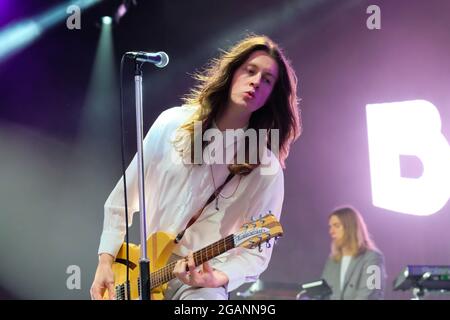 Lulworth, Dorset, 31 juillet 2021. Le chanteur principal Tom Ogden avec le groupe britannique Blossoms qui se déroule en direct au festival Camp Bestival, Lulworth, Dorset UK Credit: Dawn Fletcher-Park/Alay Live News Banque D'Images