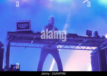 Lulworth, Dorset, 31 juillet 2021. FAT Boy Slim aka Norman Cook exécutant un dj set live au Camp festival de Bestival, Lulworth, Dorset UK Credit: Dawn Fletcher-Park/Alay Live News Banque D'Images