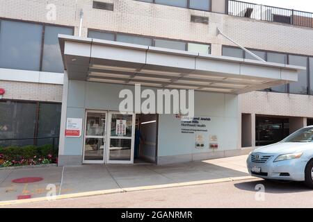 entrée sur la 103e rue de l'hôpital des collines de la forêt juive de long Island à Forest Hills, Queens, New York, faisant partie du centre médical juif de long Island Banque D'Images