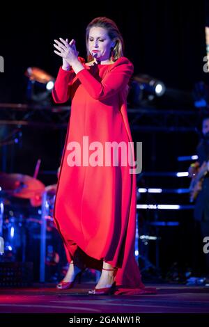 Madrid, Espagne. 31 juillet 2021. La chanteuse espagnole Niña Pastori, nom artistique de Maria Rosa García se produit en direct pendant le festival de musique Noches del Botanico au Real Jardín Botánico Alfonso XIII Crédit : SOPA Images Limited/Alamy Live News Banque D'Images
