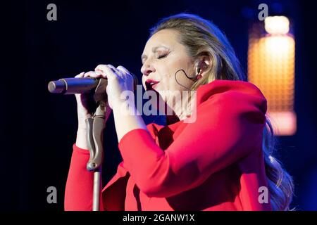 Madrid, Espagne. 31 juillet 2021. La chanteuse espagnole Niña Pastori, nom artistique de Maria Rosa García se produit en direct pendant le festival de musique Noches del Botanico au Real Jardín Botánico Alfonso XIII Crédit : SOPA Images Limited/Alamy Live News Banque D'Images