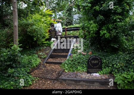 Marc Bolan's Rock Shrine - un monument commémoratif sur le site où il est décédé lors d'un accident de voiture à Barnes, Londres, le 16 septembre 1977, Royaume-Uni Banque D'Images