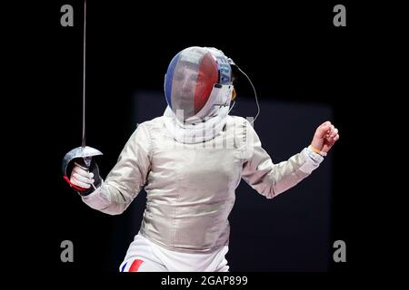 Tokyo, Japon, 31 juillet 2021. Charlotte Lembach de Team France pendant la sémifinale de l'équipe féminine d'escrime de sabre entre Team France et Team Italie le jour 8 des Jeux Olympiques de Tokyo 2020. Credit: Pete Dovgan/Speed Media/Alay Live News Banque D'Images