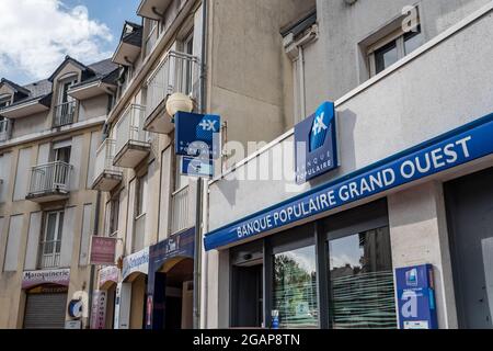 PORNIC, FRANCE - 08 juillet 2021 : façade de la Banque populaire à Pornic, F Banque D'Images