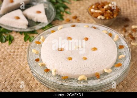 Gâteau de riz vapeur Vattayappam, petit-déjeuner indien du Sud. Nourriture chrétienne maison pour Pâques de Noël ou en-cas de thé Banque D'Images