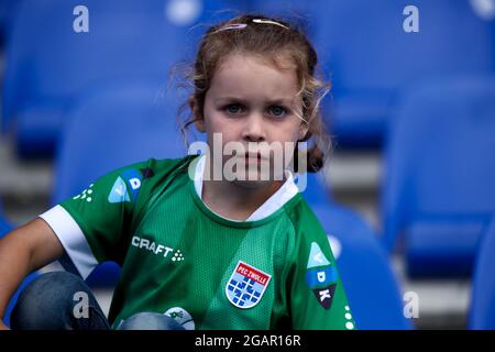 ZWOLLE, PAYS-BAS - JUILLET 31 : jeune fan de PEC Zwolle lors du match d'avant-saison entre PEC Zwolle et SC Heerenveen au MAC3PARK Stadion le 31 juillet 2021 à Zwolle, pays-Bas (photo de Pieter van der Woude/Orange Pictures) Banque D'Images