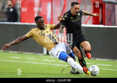 UTRECHT, PAYS-BAS - JUILLET 31: Sylian Mokono du FC Utrecht, Francesco Di Mariano du FC Venezia lors du match amical pré-saison entre le FC Utrecht et le FC Venezia au stade Galgenwaard le 31 juillet 2021 à Utrecht, pays-Bas (photo de Herman Dingler/Orange Pictures) Banque D'Images