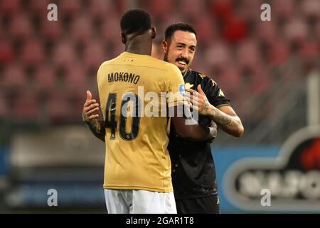 UTRECHT, PAYS-BAS - JUILLET 31: Sylian Mokono du FC Utrecht, Francesco Di Mariano du FC Venezia lors du match amical pré-saison entre le FC Utrecht et le FC Venezia au stade Galgenwaard le 31 juillet 2021 à Utrecht, pays-Bas (photo de Herman Dingler/Orange Pictures) Banque D'Images