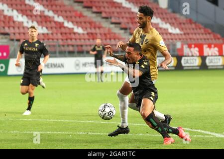 UTRECHT, PAYS-BAS - JUILLET 31 : Francesco Di Mariano de Venezia FC reçoit une pénalité lors du match pré-saison amical entre le FC Utrecht et Venezia FC au stade Galgenwaard le 31 juillet 2021 à Utrecht, pays-Bas (photo par Herman Dingler/Orange Pictures) Banque D'Images