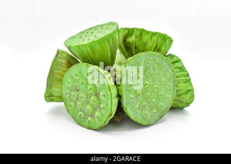 Cuisine traditionnelle de la rue du Myanmar. Image de Lotus Seeds avec espace de texte. Isolée sur fond blanc. Banque D'Images