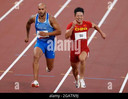 01 août 2021, Japon, Tokio : athlétisme : Jeux Olympiques, 100m, hommes, Chaleur préliminaire, Lamont Marcell Jacobs (Italie, l) et Bingtian su (Chine). Photo: Oliver Weiken/dpa Banque D'Images