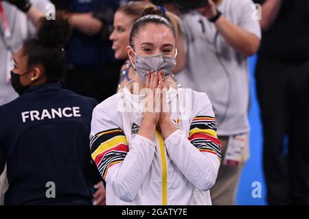 La gymnaste belge Nina Derwael célèbre après avoir remporté l'épreuve finale individuelle des bars inégaux dans le concours de gymnastique artistique, le dixième jour Banque D'Images