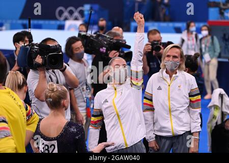 La gymnaste belge Nina Derwael célèbre après avoir remporté l'épreuve finale individuelle des bars inégaux dans le concours de gymnastique artistique, le dixième jour Banque D'Images