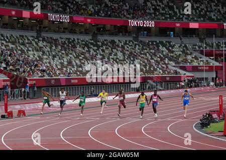 1er août 2021 ; Stade olympique, Tokyo, Japon : Tokyo 2020 Jeux Olympiques d'été jour 9 ; Mens 100 mètres semi-finale chauffes ; HUGHES Zharnel, de Grande-Bretagne, remporte la demi-finale numéro 2 devant ADEGOKE Enoch (NGR) BROMELL Trayvo (USA) SEVILLE oblique (JAM) BROWNING Rohan (AUS)MASWANGANYI Shaun (RSA) TORTU Filippo (ITA) et FemOGDE UNOI (QAT) Banque D'Images