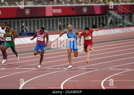 1er août 2021 ; Stade olympique, Tokyo, Japon : Tokyo 2020 Jeux Olympiques d'été jour 9 ; Mens 100 mètres semi-finale chauffes ; La Ligue Bingtian de Chine remporte la demi-finale 3 et revendique un record de 9.83 secondes avant Baker Ronnie du Canada, JACOBS Lamont Marcell de l'Italie, BAKER Ronnie des États-Unis, UJAH Chijindu de GBR et SIMBINE Akan (RSA) ; Banque D'Images