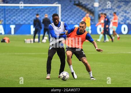 Les joueurs de Sheffield Wednesday pendant l'échauffement avant le match Banque D'Images