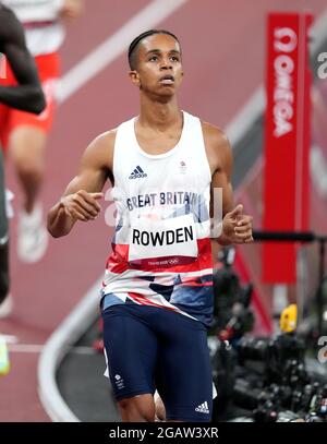 Daniel Rowden, en Grande-Bretagne, réagit après la deuxième demi-finale des 800 mètres des hommes au stade olympique le neuvième jour des Jeux Olympiques de Tokyo en 2020 au Japon. Date de la photo: Dimanche 1er août 2021. Banque D'Images