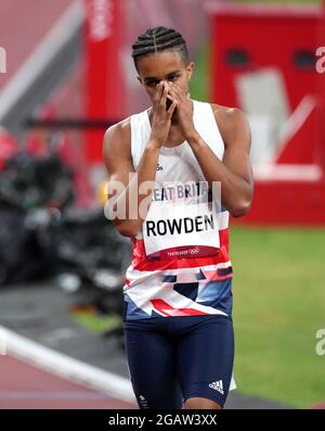 Daniel Rowden, en Grande-Bretagne, réagit après la deuxième demi-finale des 800 mètres des hommes au stade olympique le neuvième jour des Jeux Olympiques de Tokyo en 2020 au Japon. Date de la photo: Dimanche 1er août 2021. Banque D'Images