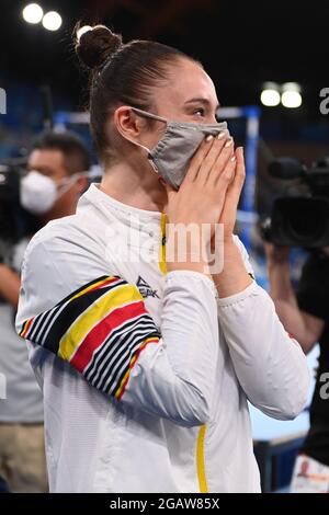 La gymnaste belge Nina Derwael célèbre après avoir remporté l'épreuve finale individuelle des bars inégaux dans le concours de gymnastique artistique, le dixième jour Banque D'Images