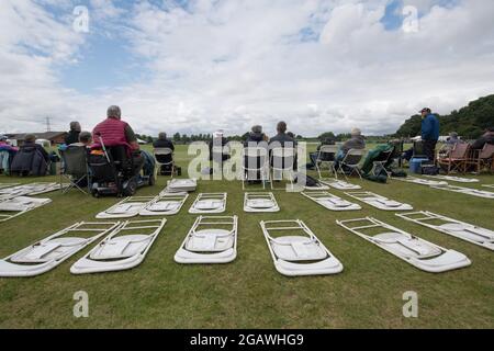 John Fretwell Sporting Complex, Mansfield, Notinghamshire, Royaume-Uni. 1er août 2021. Les spectateurs regardent pendant la coupe d'une journée du Royal London avec Group B Notinghamshire Outlaws prendre sur les renards du Leicestershire au John Fretwell Sporting Complex crédit: Alan Beastall/Alay Live News. Banque D'Images