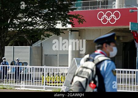 Tokyo, Japon. 31 juillet 2021. Gardes de sécurité devant le stade Ibaraki Kashima, vue extérieure, caractéristique, photo de symbole, motif de bordure, Japon (JPN) - Nouvelle-Zélande (NZL) 4: 2 ne, football, quart de finale des hommes, football Men quart de finale au stade Ibaraki Kashima 07/31/2021 Jeux Olympiques d'été 2020, de 23.07. - 08.08.2021 à Tokyo/Japon. Credit: dpa/Alay Live News Banque D'Images