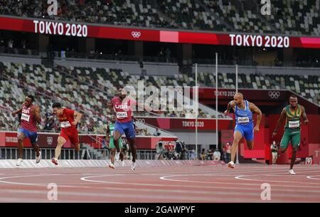 Lamont Marcell Jacobs d'Italie (2e-R) remporte l'or dans le 100M masculin tandis que le troisième-L (États-Unis) Fred Kerley prend l'argent lors de la compétition Athletics lors des Jeux Olympiques d'été de Tokyo à Tokyo, au Japon, le dimanche 1er août 2021. Jacobs a eu un temps de 9.80 secondes. Photo de Bob Strong/UPI Banque D'Images