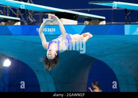 31 juillet 2021 : Tingmao Shi de Chine plonge pendant la demi-finale féminine de 3m Springboard au Tokyo Aquatics Centre à Tokyo, au Japon. Daniel Lea/CSM} Banque D'Images