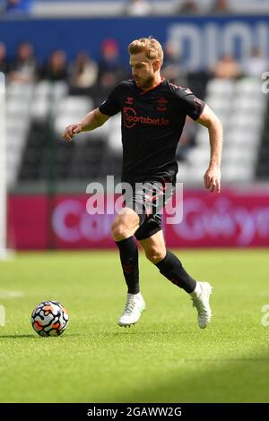 Stuart Armstrong de Southampton lors du match amical d'avant-saison au Liberty Stadium, Swansea. Date de la photo: Samedi 31 juillet 2021. Banque D'Images