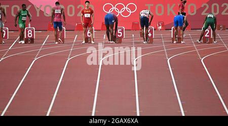 Tokyo, Japon. 1er août 2021. Les athlètes participent à la finale du 100m masculin aux Jeux Olympiques de Tokyo en 2020 à Tokyo, au Japon, le 1er août 2021. Credit: Jia Yuchen/Xinhua/Alay Live News Banque D'Images