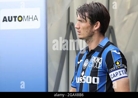 Bergame, Italie, 31 juillet 2021. Le Marten de Roon d'Atalanta dirige le capitaine des équipes pour le match pré-saison amical au stade Gewiss, Bergame. Le crédit photo devrait se lire: Jonathan Moscrop / Sportimage Banque D'Images