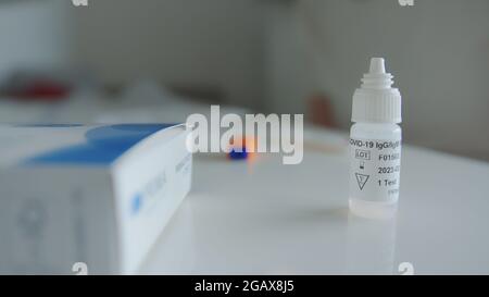 Test rapide sur cassette pour le COVID-19 ou le nouveau coronavirus 2019. Photo de haute qualité Banque D'Images
