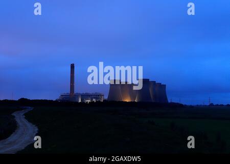 Le 1er août 2021, le jour où ils ont détruit 4 tours de refroidissement à la centrale électrique d'Eggborough dans le North Yorkshire Banque D'Images