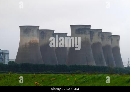 Le 1er août 2021, le jour où ils ont détruit 4 tours de refroidissement à la centrale électrique d'Eggborough dans le North Yorkshire Banque D'Images