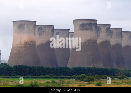 Le 1er août 2021, le jour où ils ont détruit 4 tours de refroidissement à la centrale électrique d'Eggborough dans le North Yorkshire Banque D'Images