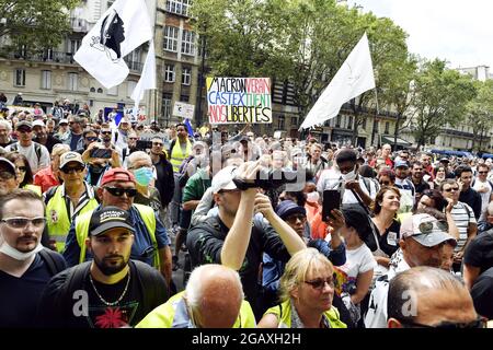 Manifestation nationale contre le passeport sanitaire COVID-19 à Paris - France - 31 juillet 2021 Banque D'Images