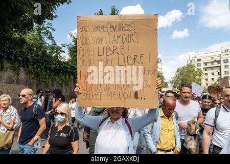 Paris, France. 31 juillet 2021. Manifestation à l'appel de Florian Philippot qui veut diriger un mouvement pour la liberté contre la tyrannie. Banque D'Images