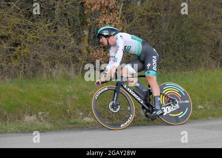 Gien, France. 09e mars 2021. Pascal Ackermann (équipe Bora Hansgrohe) en action pendant la 3ème étape de Paris-Nice course cycliste. La 3ème étape est un essai individuel de 14, 4 kilomètres autour de la ville de Gien (Bourgogne). Le gagnant de la scène est le cavalier suisse Stefan Biffegger de l'équipe EF Education - Nippo. Crédit : SOPA Images Limited/Alamy Live News Banque D'Images