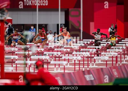 Tokyo, Japon, 1er août 2021. De gauche à droite - Gabriele Cunningham de Team United States, Jasmine Camacho-Quinn de Team Puerto Rico, Nadine visser de Team Netherlands, Anne Zagre de Team Belgium et Megan Tapper de Team Jamaica en action lors de la sémifinale de 100m haies des femmes le jour 9 des Jeux Olympiques de Tokyo 2020 . Credit: Pete Dovgan/Speed Media/Alay Live News Banque D'Images