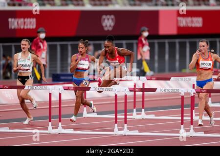 Tokyo, Japon, 1er août 2021. De gauche à droite - Elvira Herman de Team Bielusm, Gabriele Cunningham de Team Etats-Unis, Jasmine Camacho-Quinn de Team Puerto Rico, Nadine visser de Team pays-Bas en action pendant la demi-finale des femmes de 100m haies le jour 9 des Jeux Olympiques de Tokyo 2020 . Credit: Pete Dovgan/Speed Media/Alay Live News Banque D'Images