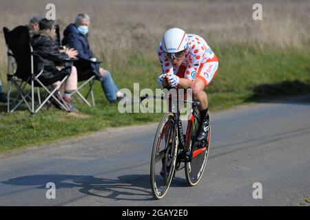 Gien, France. 09e mars 2021. Fabien Doubey (équipe TotalEnergies) en action lors de la 3ème étape de la course Paris-Nice. La 3ème étape est une épreuve individuelle de 14, à 4 kilomètres autour de la ville de Gien (Bourgogne). Le gagnant de la scène est le cavalier suisse Stefan Biffegger de l'équipe EF Education - Nippo. Crédit : SOPA Images Limited/Alamy Live News Banque D'Images