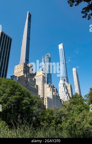 Midtown Skyline avec appartements superhauts vus de Central Park, New York, États-Unis Banque D'Images