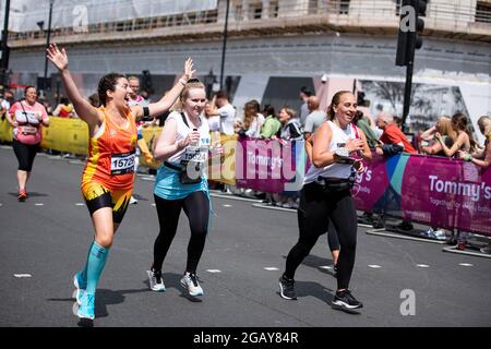 Londres, Angleterre, Royaume-Uni - 1er août 2021 : les coureurs participent au semi-marathon des monuments de Londres. Credit: Loredana Sangiuliano / Alamy Live News Banque D'Images