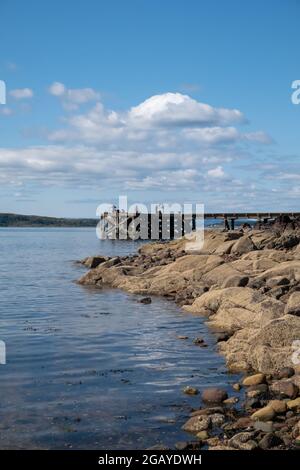 Portencross, Écosse, Royaume-Uni. 1er août 2021. Météo au Royaume-Uni : journée ensoleillée à Portencross Pier. Credit: SKULLY/Alay Live News Banque D'Images